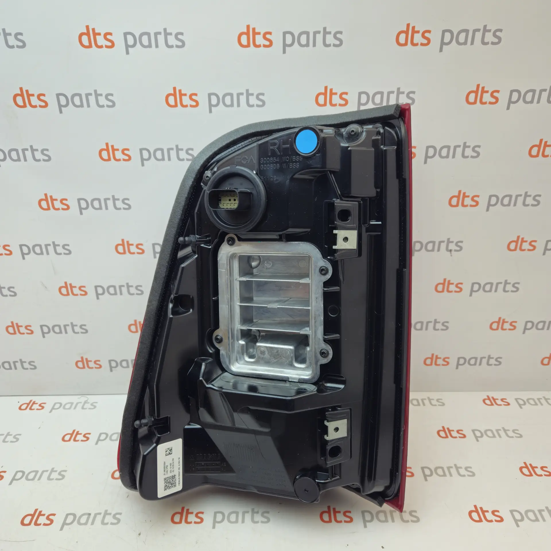 OEM Dodge K68262530AH – Right tail light assembly