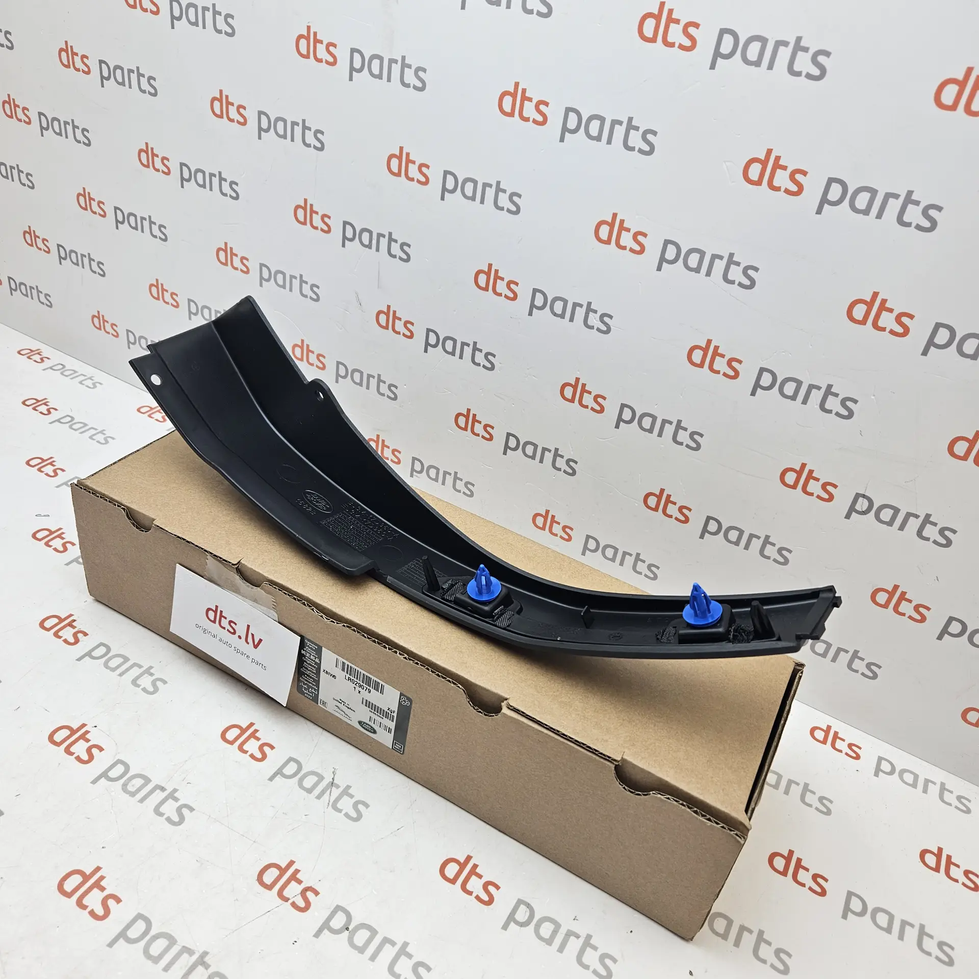 OEM Land Rover LR029079 – Rear bumper right cover