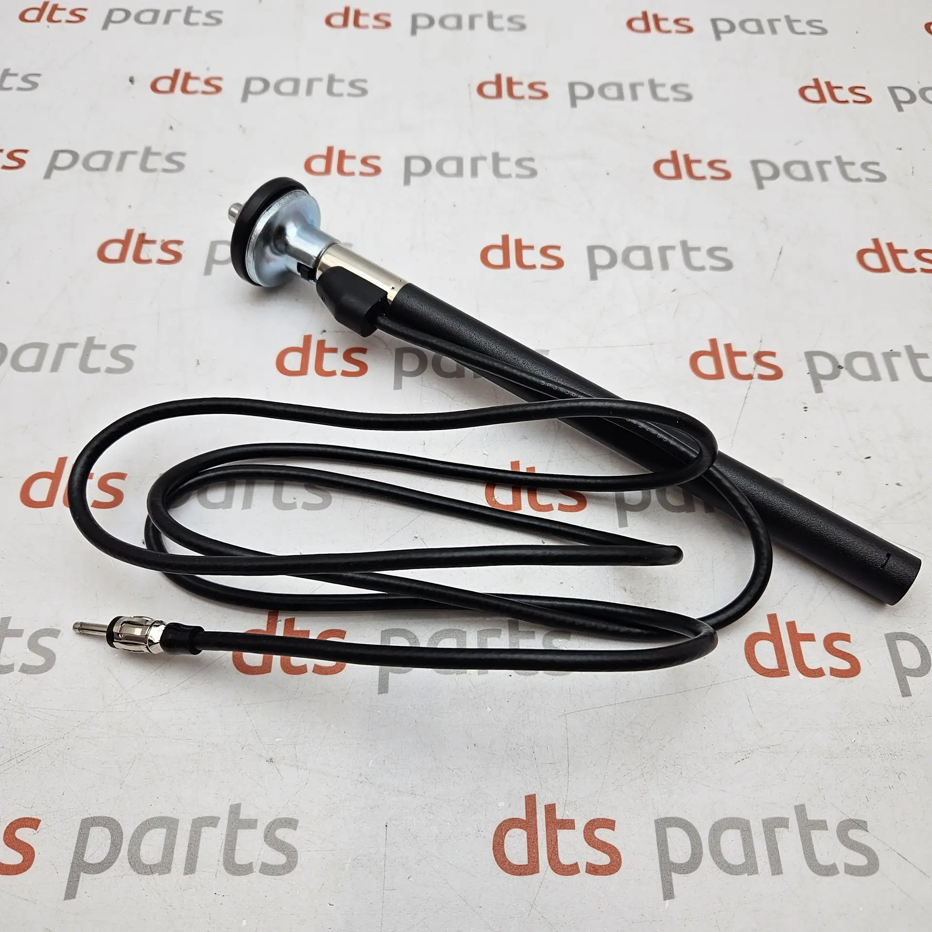 OEM Land Rover LR030590 – Aarial with cable Defender