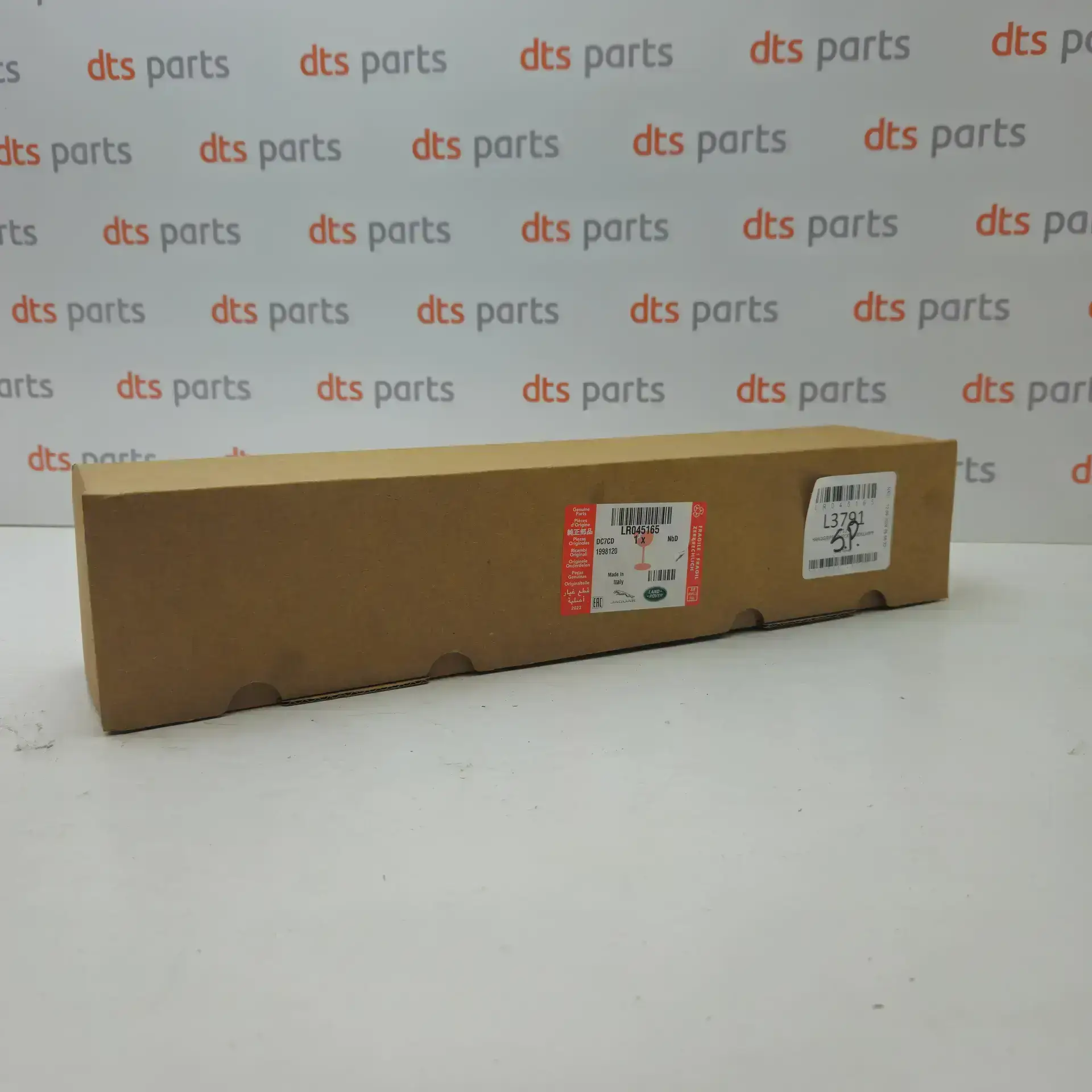 OEM Land Rover LR045165 – Tailgate handle