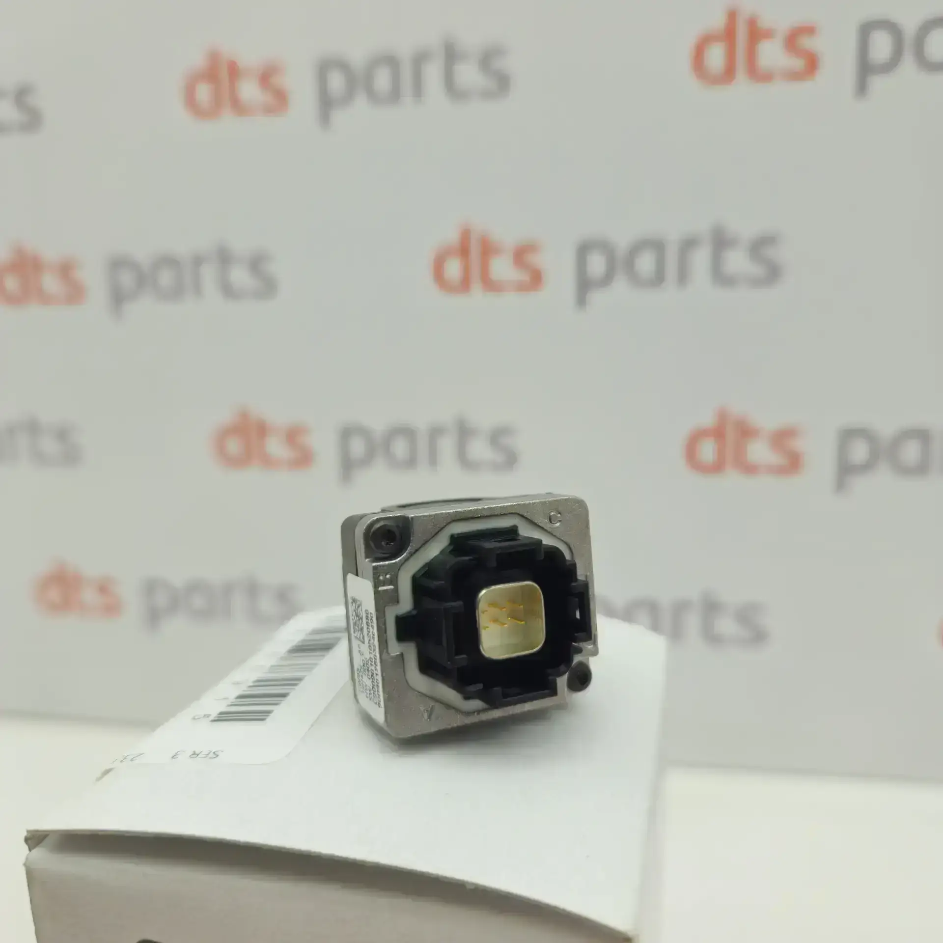 OEM Land Rover LR060915 – Rear view parking camera
