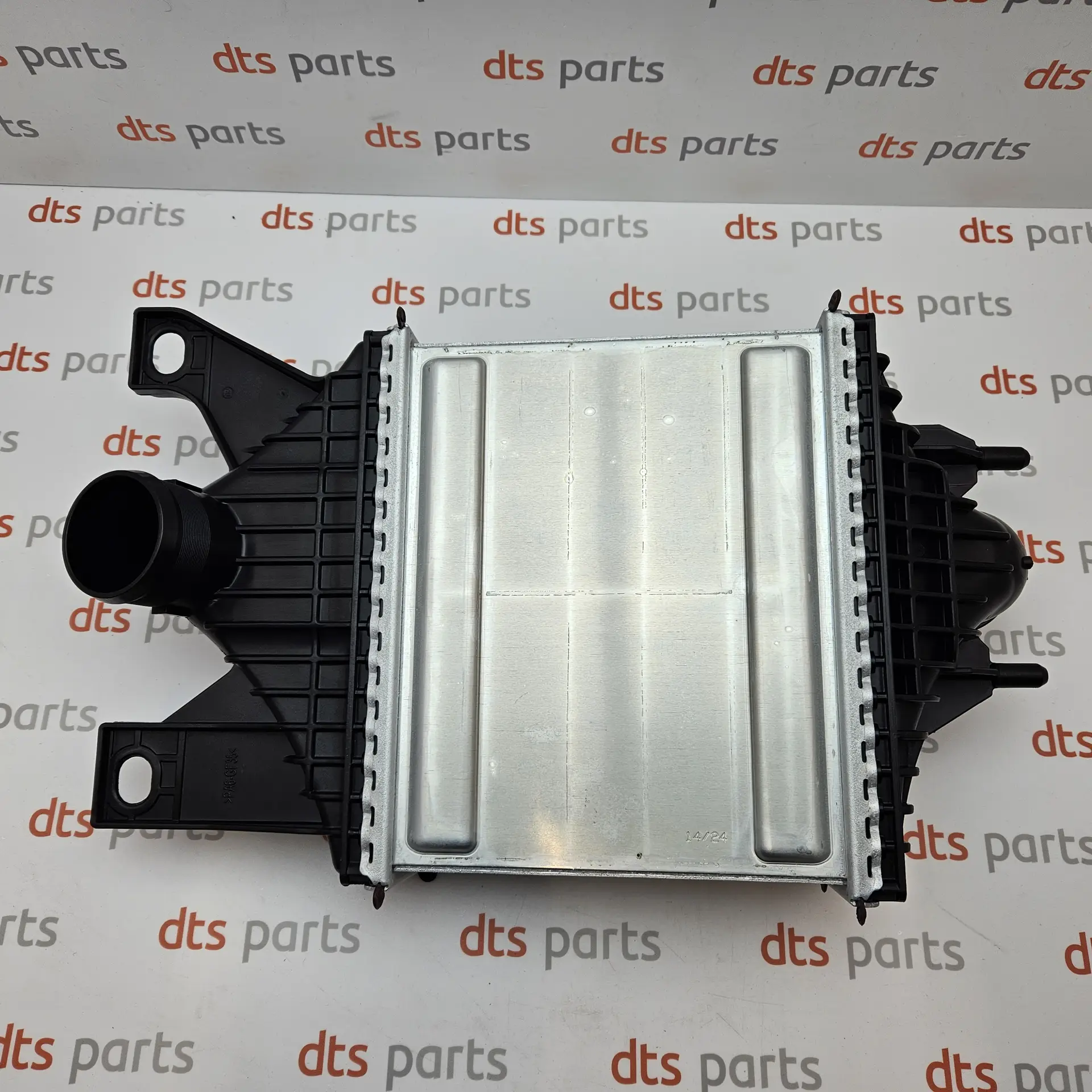 OEM Land Rover LR062405 – Intercooler