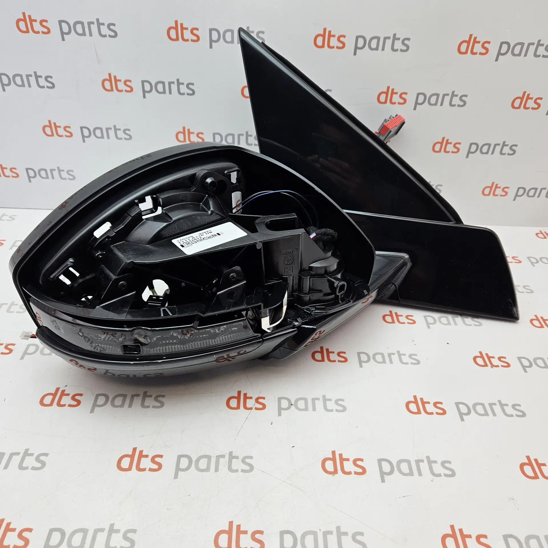 OEM Land Rover LR072912 – Right wing mirror Land Rover Discovery  	2018, 2019