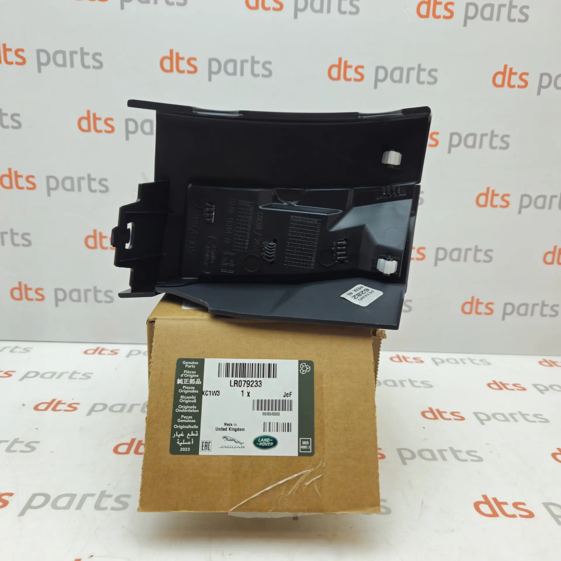 OEM Land Rover LR079233 – Front right lower fender moulding