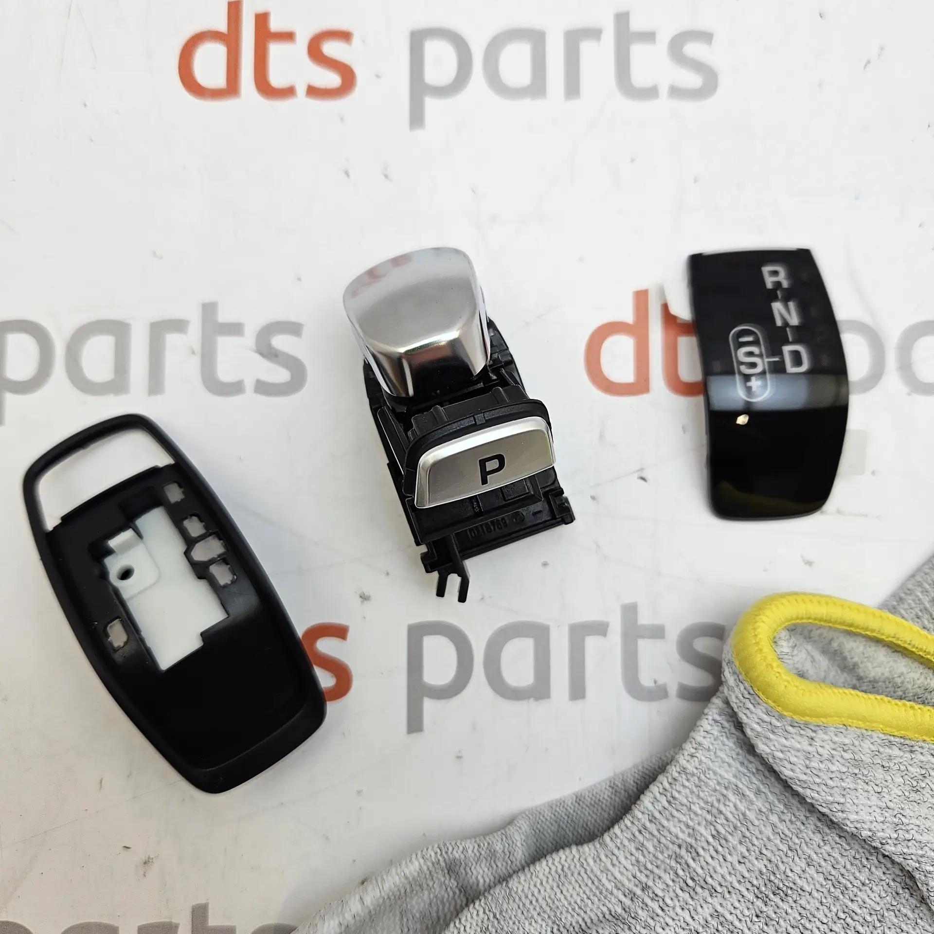 OEM Land Rover LR117072 – gear lever selector release module kit