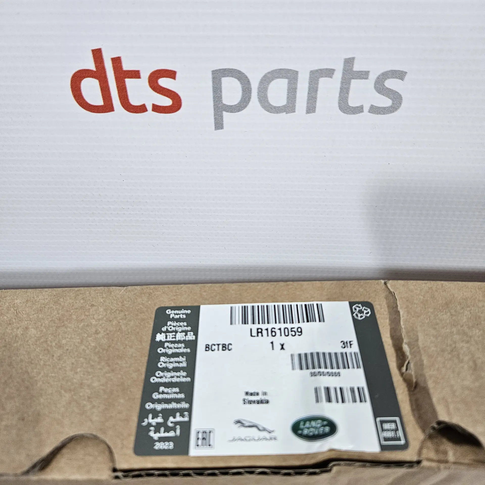 OEM Land Rover LR161059 – front wheel arch moulding