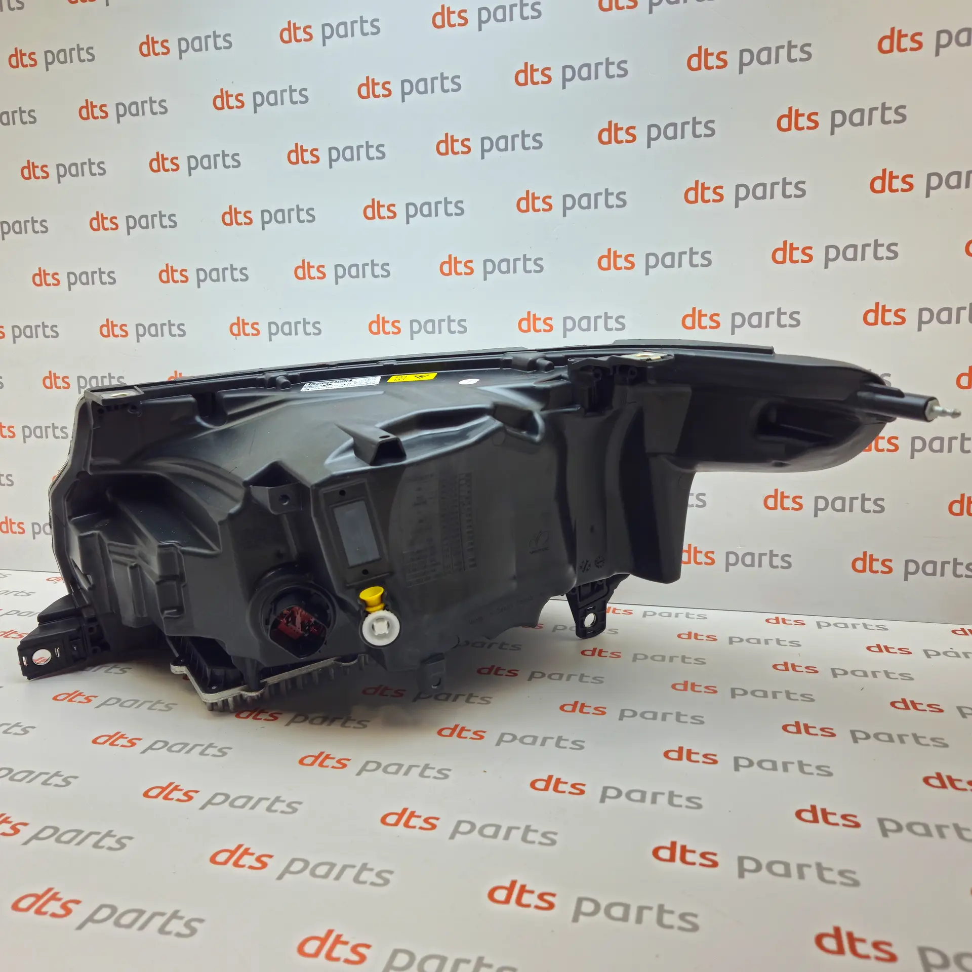 OEM Land Rover LR169877 – Front right headlight