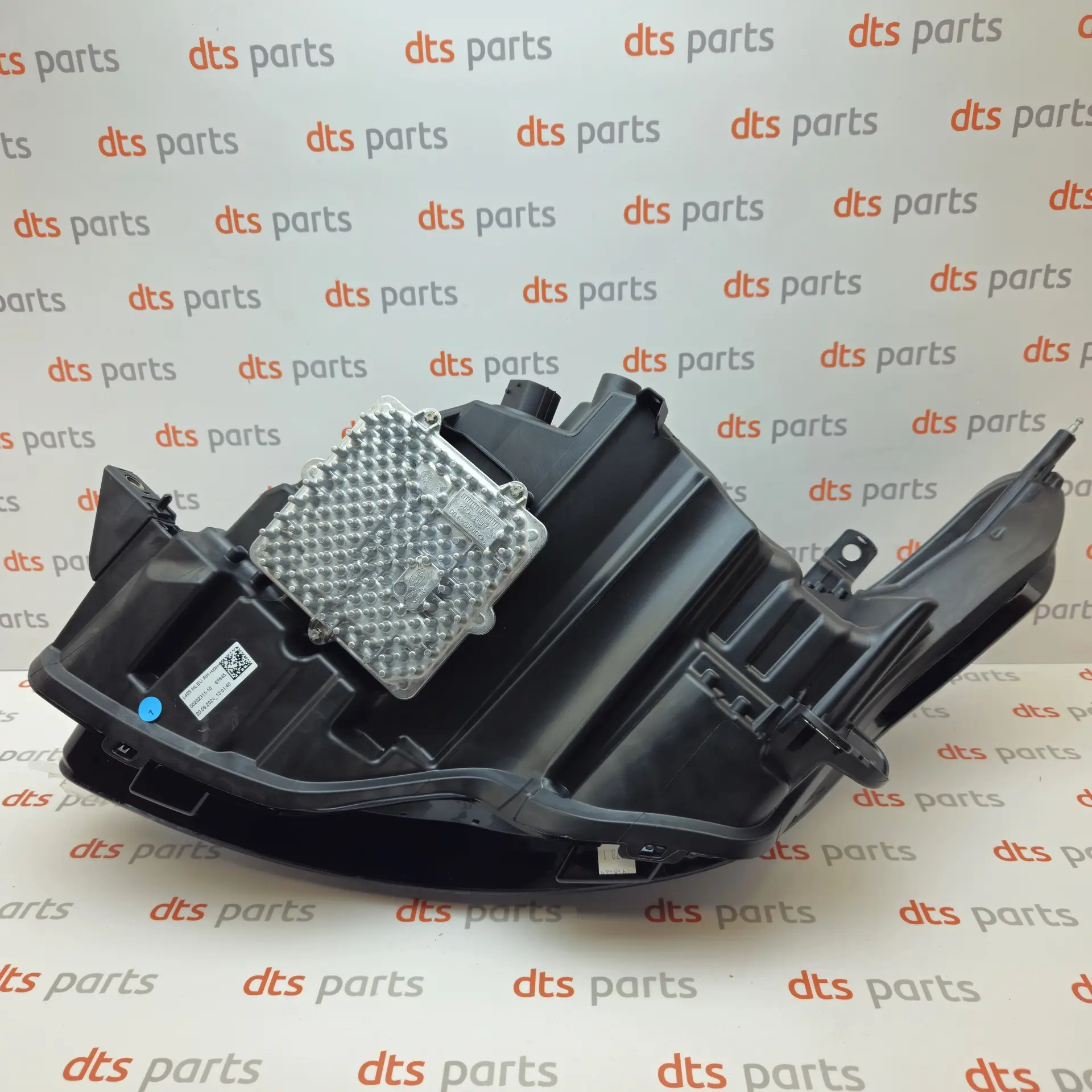 OEM Land Rover LR169877 – Front right headlight