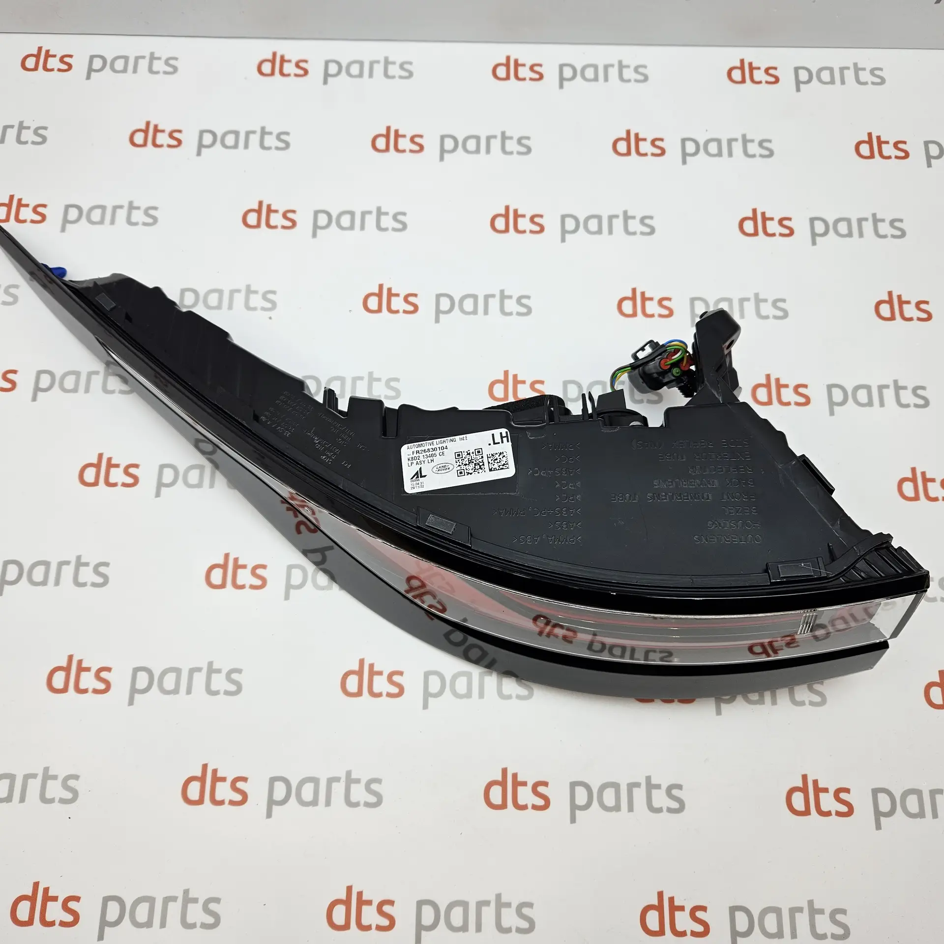 OEM Land Rover 453123573 – Rear left outer taillight
