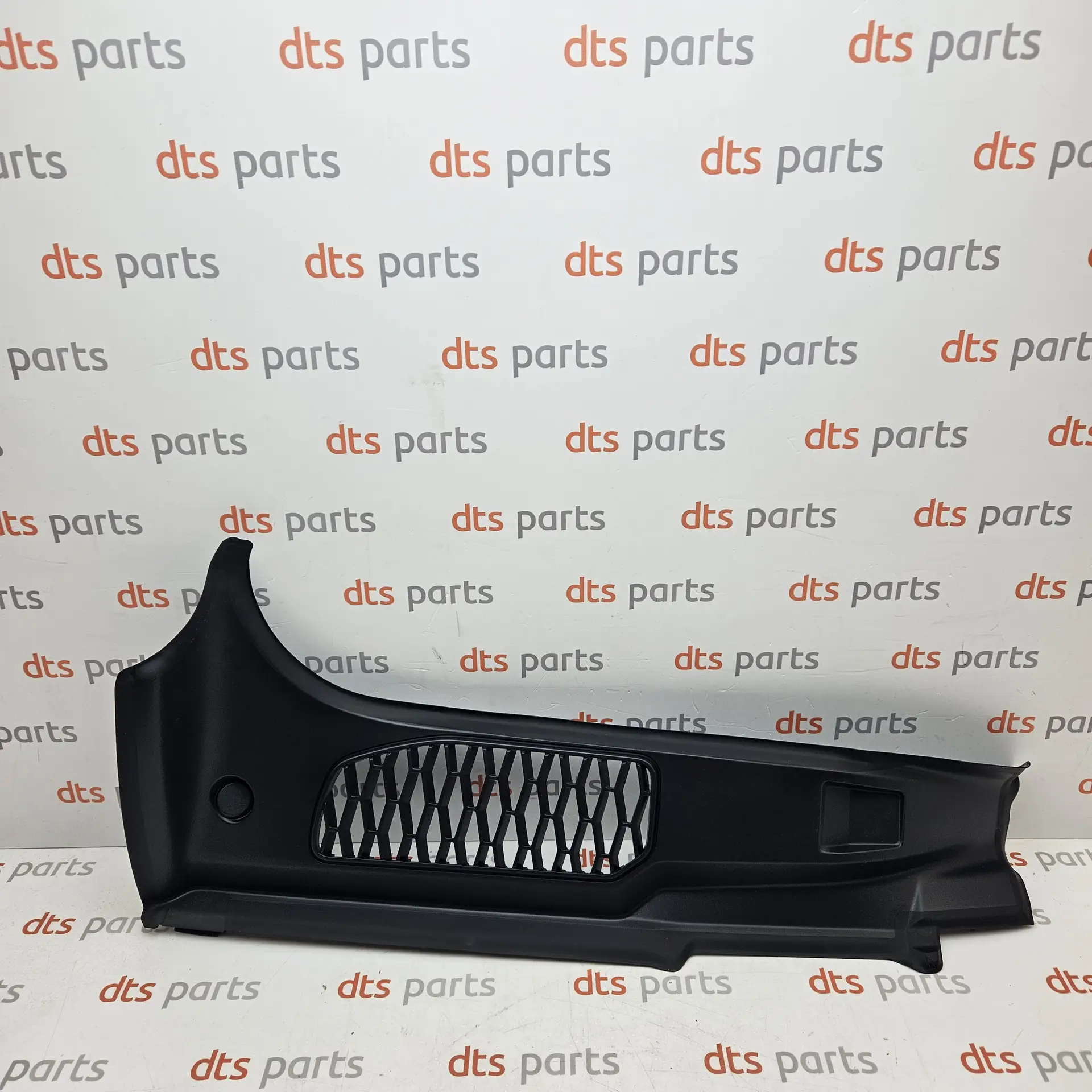 OEM Land Rover LR175416 – Inner tail gate trim