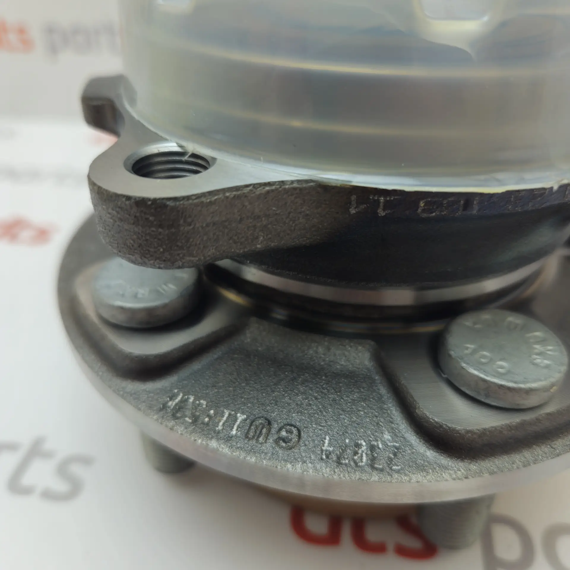 OEM Land Rover LR179002 – Front wheel hub