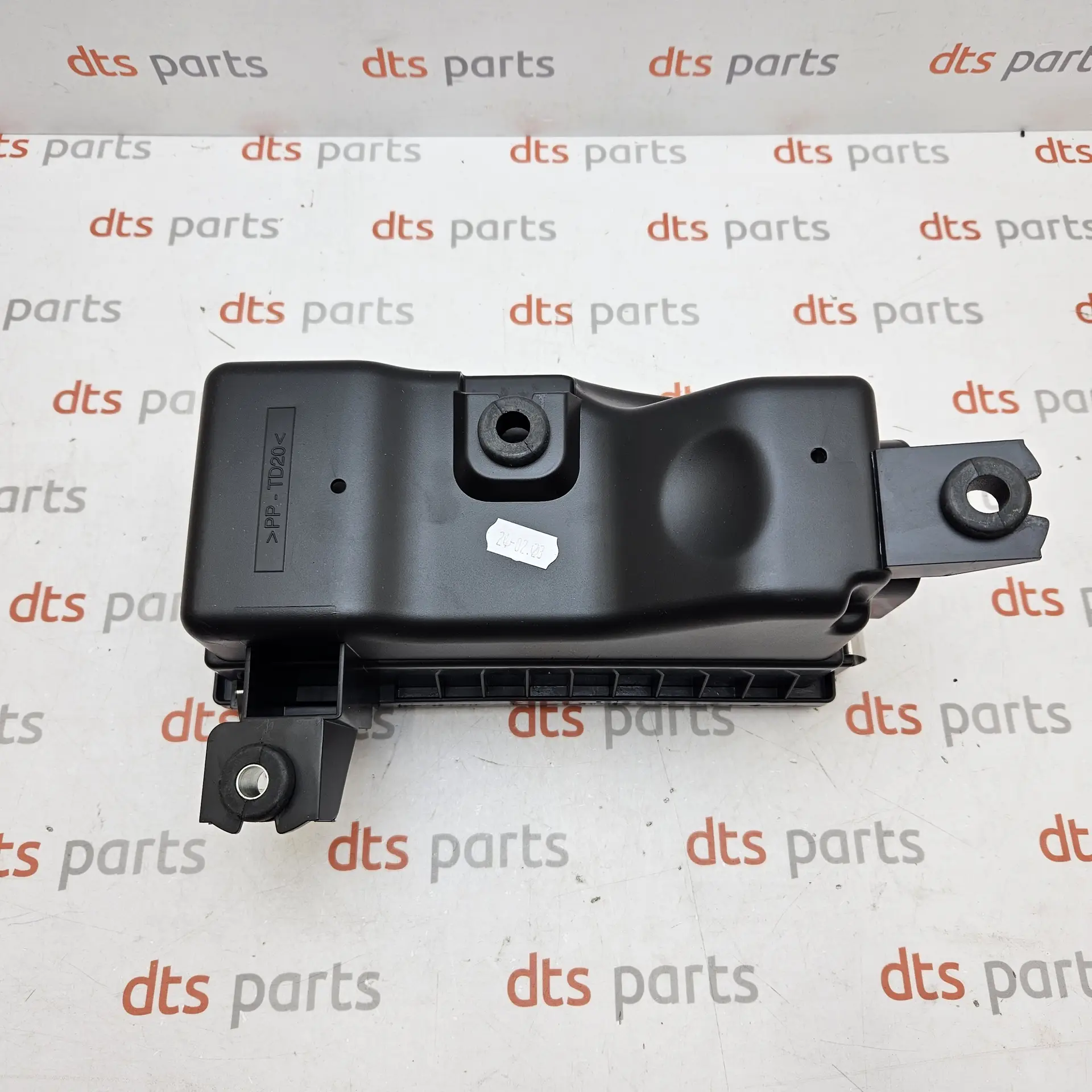 OEM Mitsubishi MN130292 – Engine air cleaner housing filter box assembly