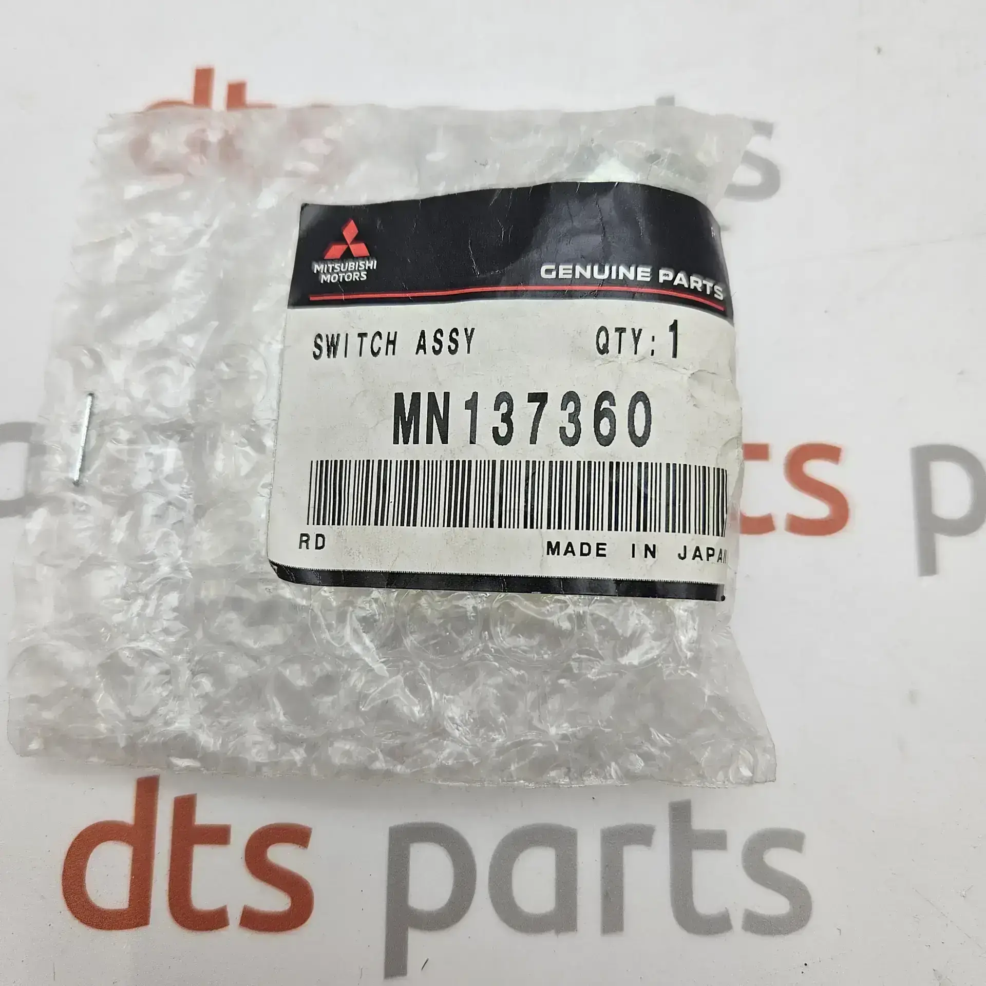 OEM Mitsubishi MN137360 – Oil pressure switch