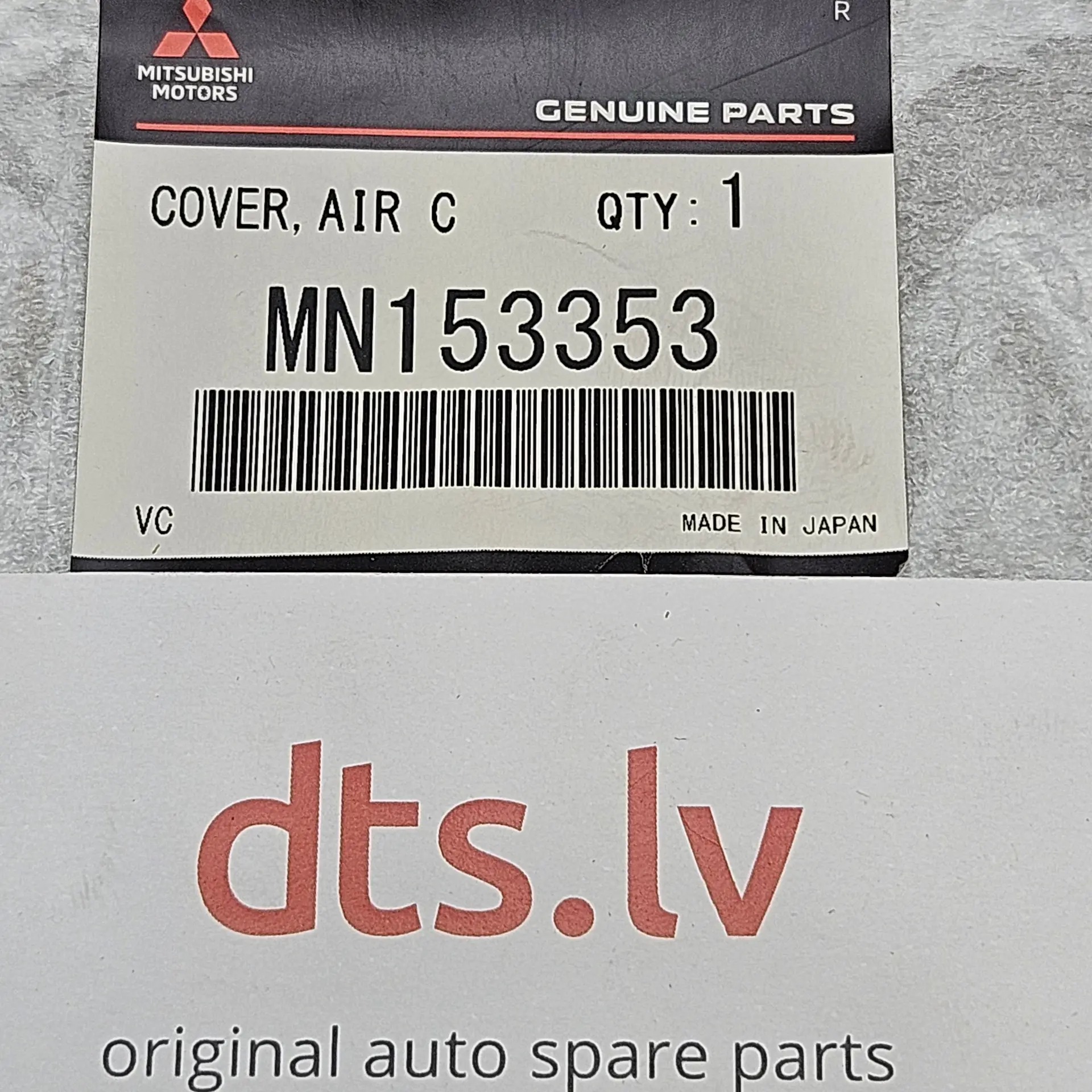 OEM Mitsubishi MN153353 – Engine air intake box cover