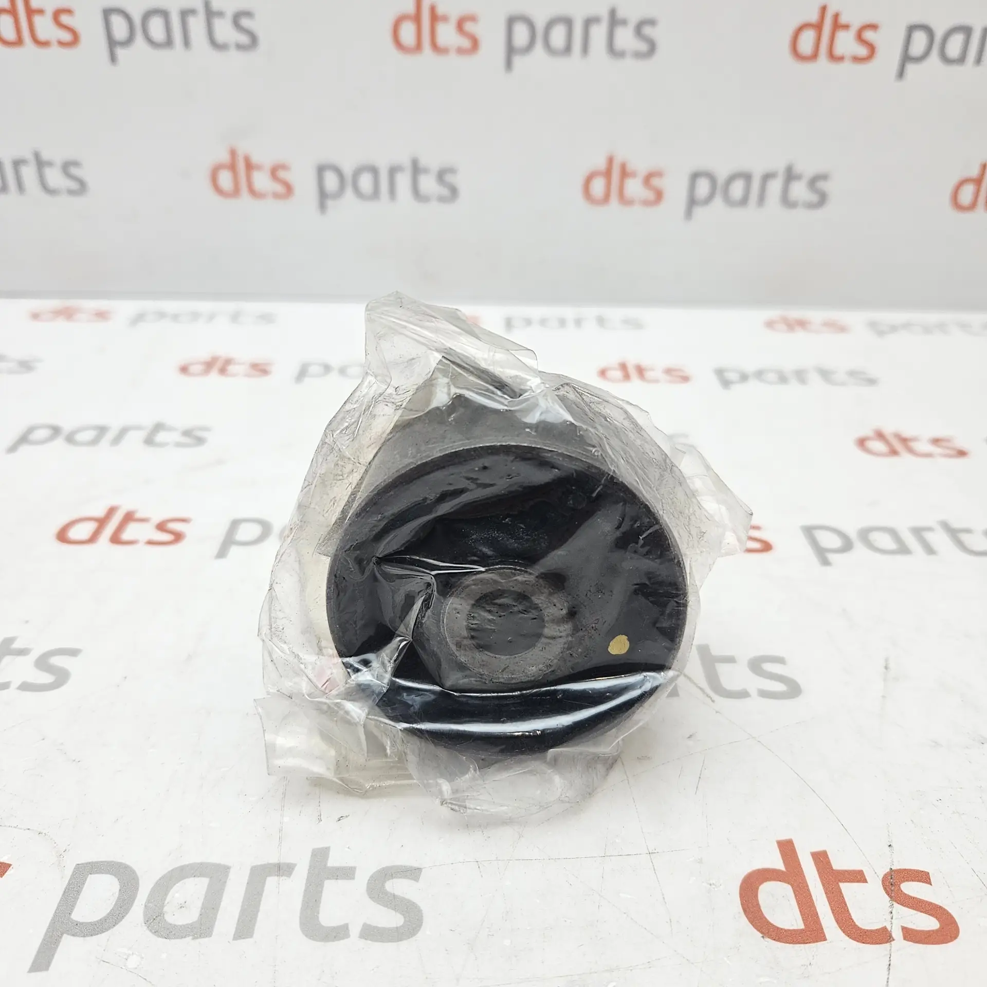 OEM Mitsubishi MN580134 – Rear differencial bushing