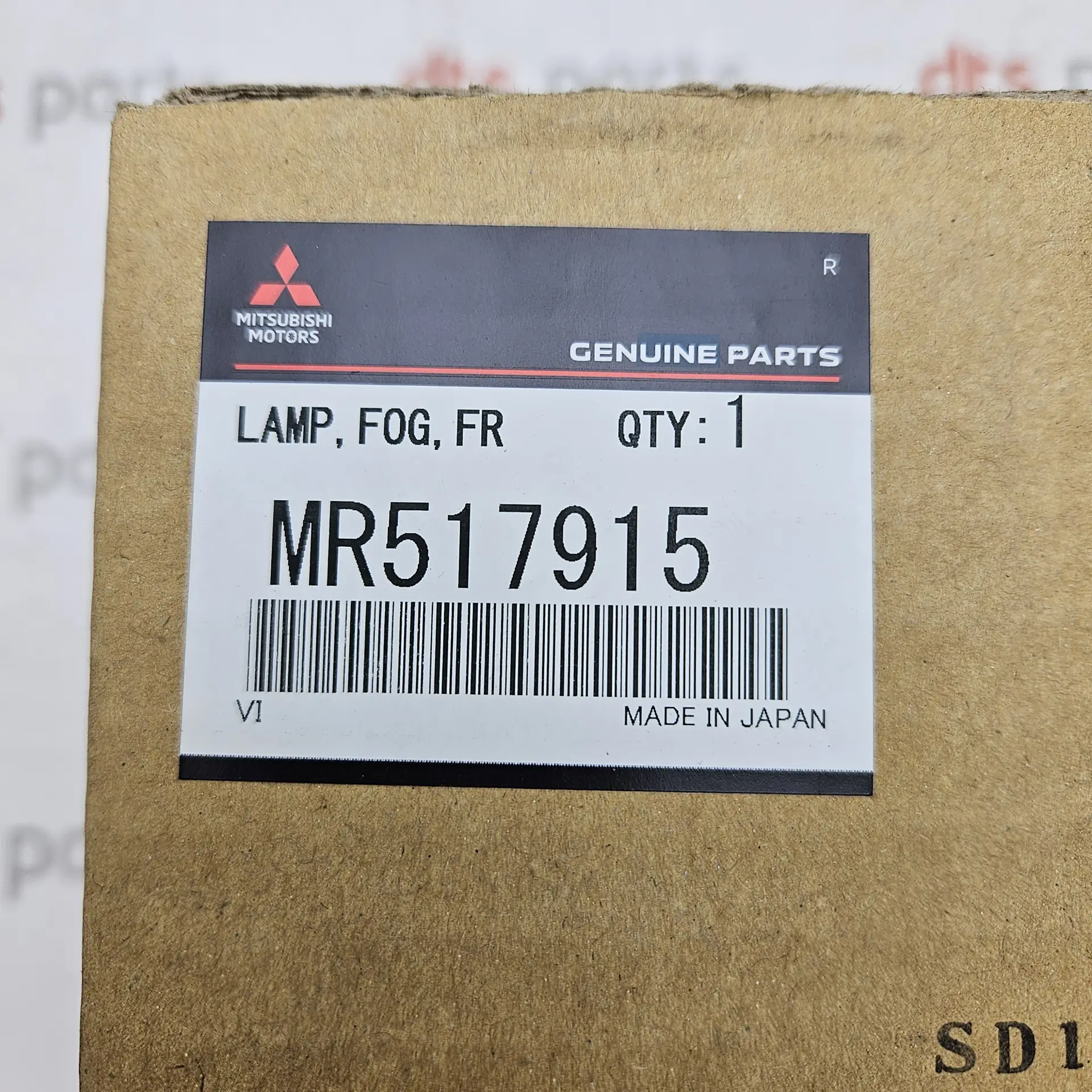 OEM Mitsubishi MR517915 – Front fog light lamp unit assembly