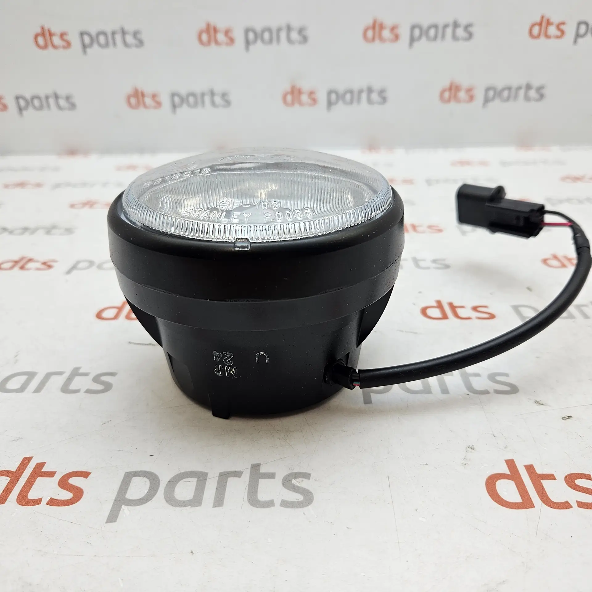 OEM Mitsubishi MR517915 – Front fog light lamp unit assembly