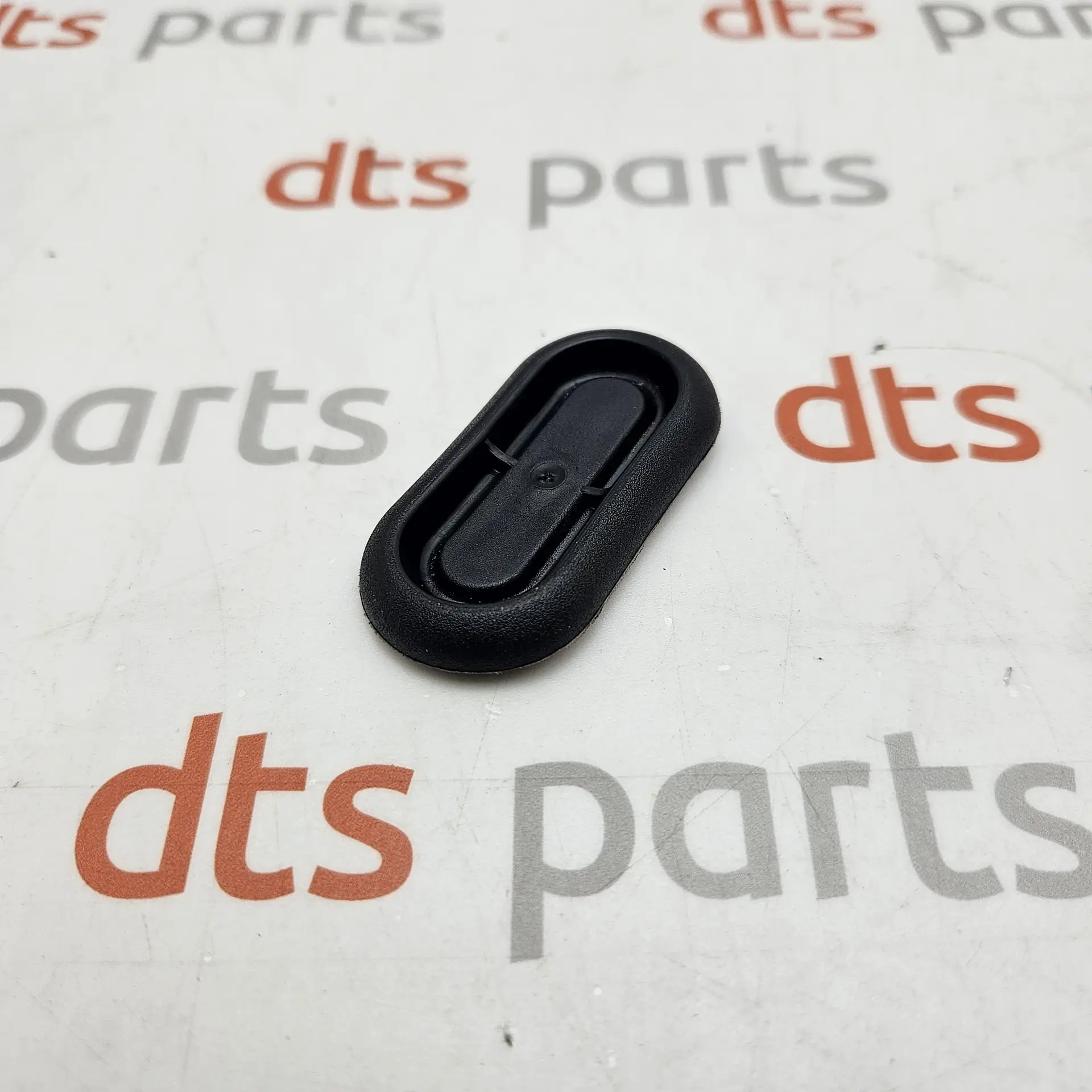 OEM Volkswagen N91055001 – Underfloor grommet cover