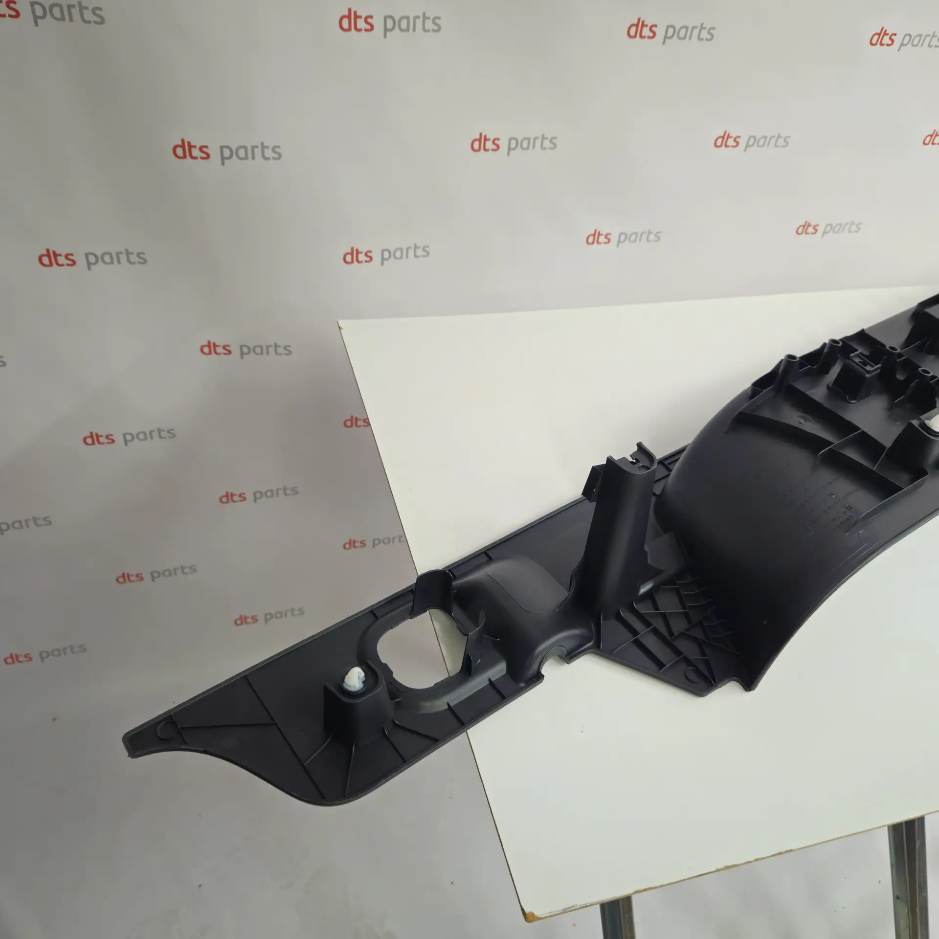OEM Toyota/Lexus SU001A2405 – Door step trim