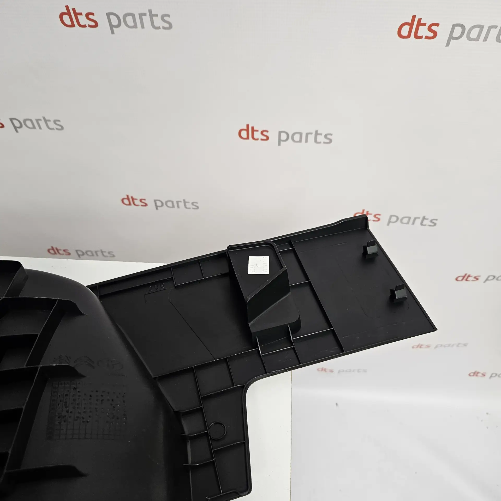 OEM Toyota/Lexus SU001A2405 – Door step trim