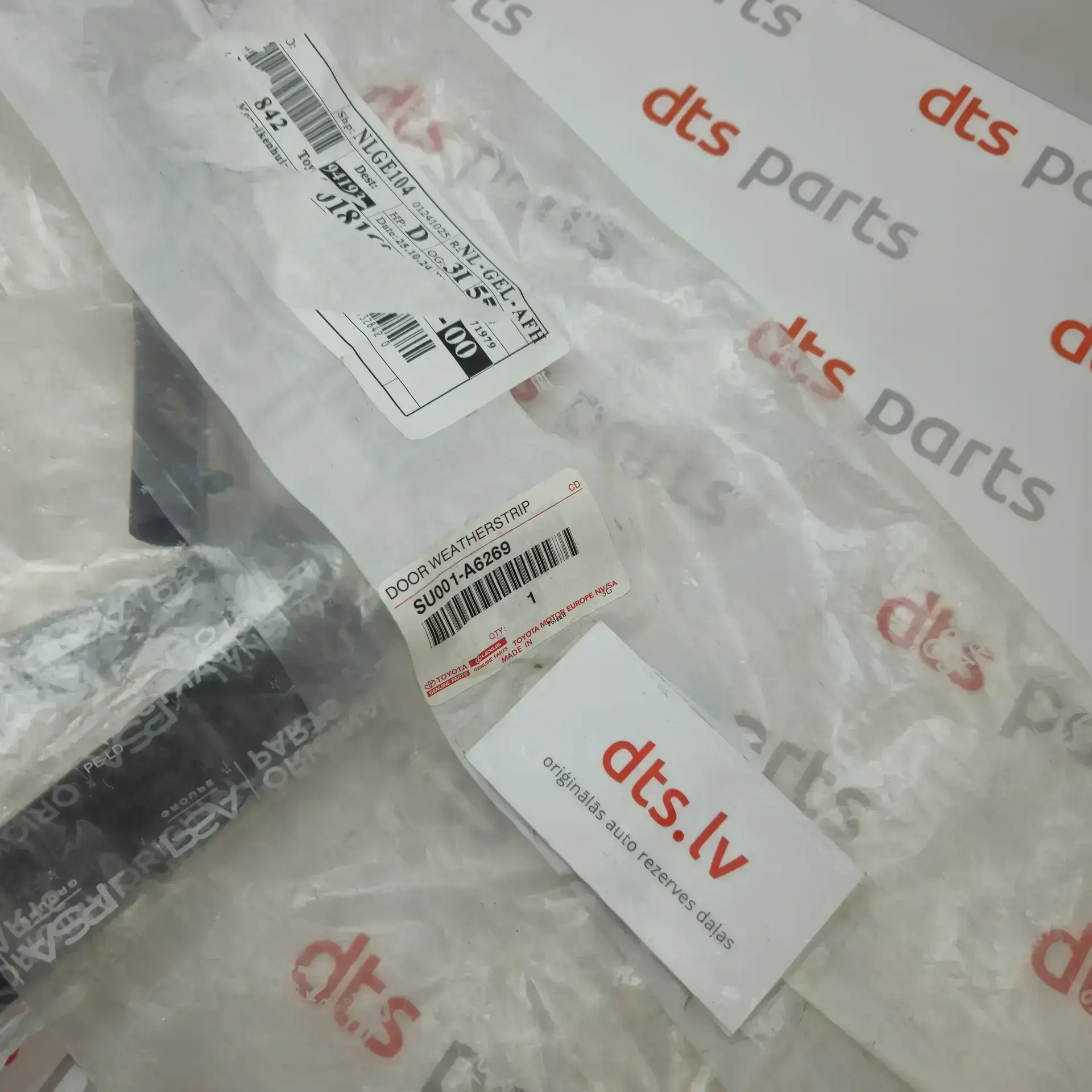 OEM Toyota/Lexus SU001A6269 – Door weatherstrip
