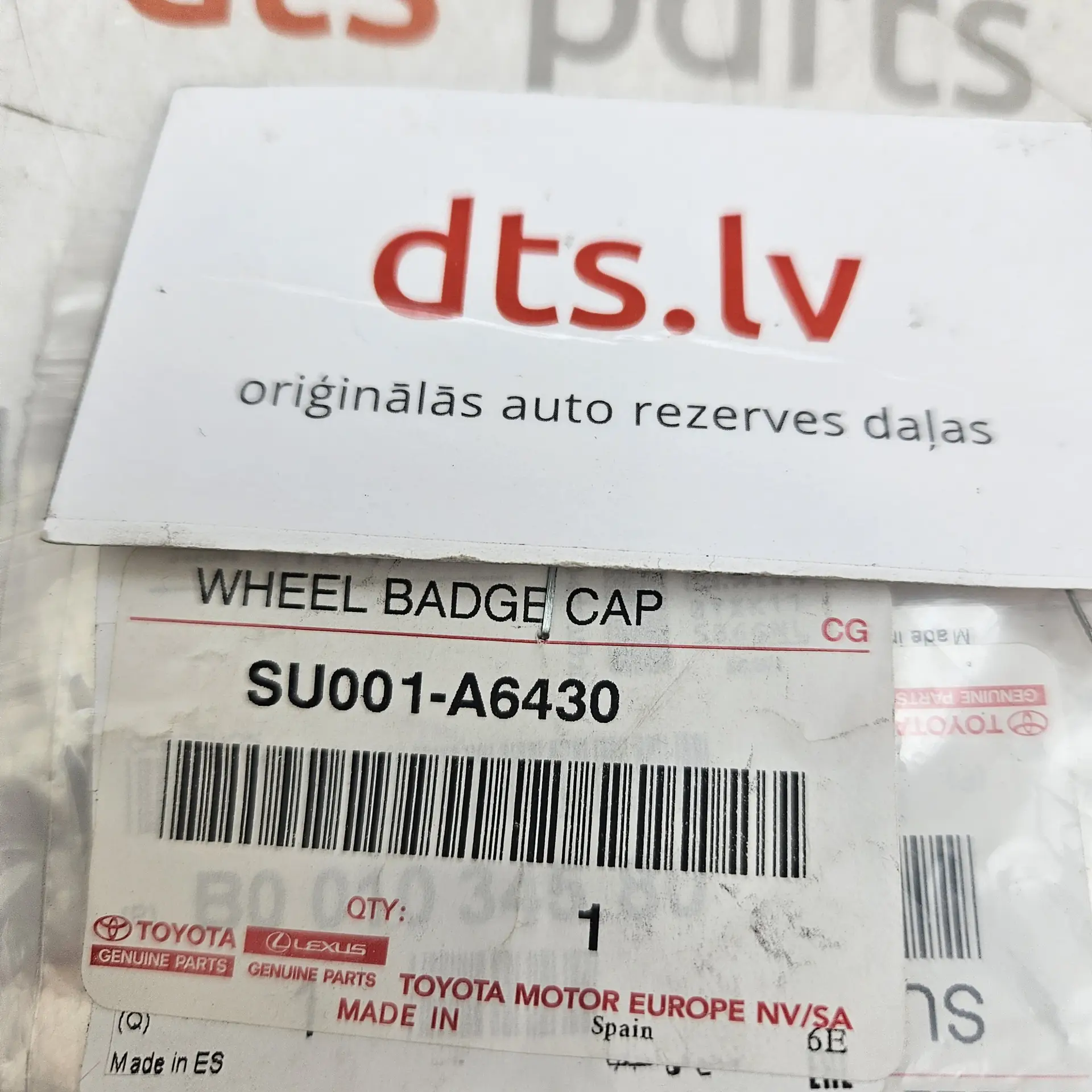 OEM Toyota SU001A6430 – Wheel center badge cap