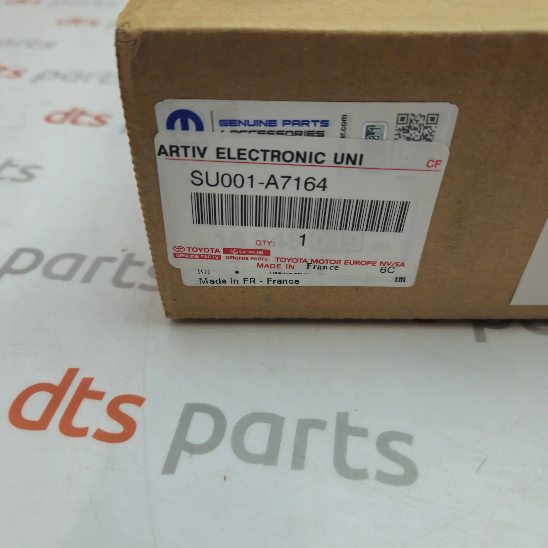 OEM Toyota SU001A7164 – Right rear inner combination LED tail light assembly