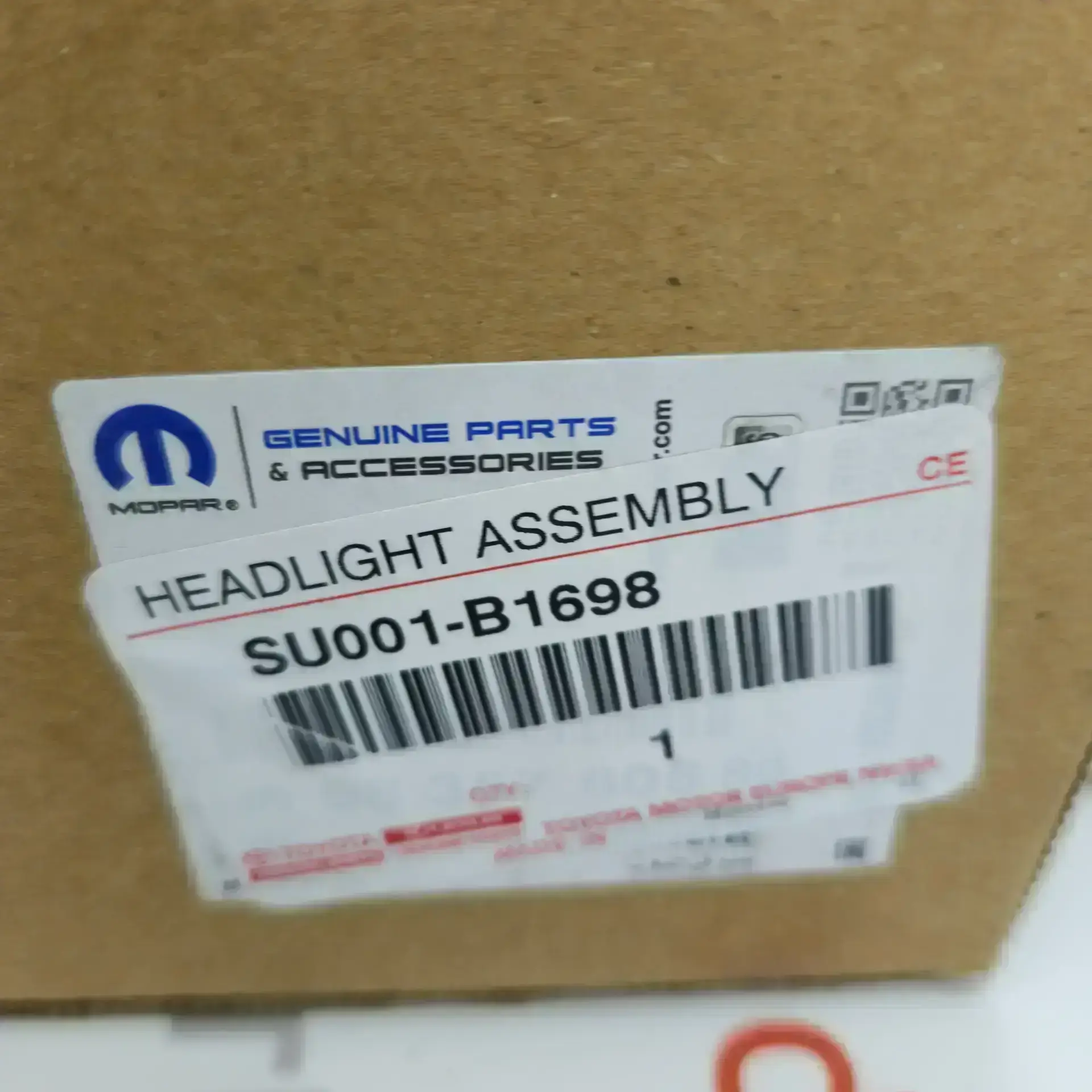 OEM Toyota/Lexus SU001B1698 – Front right headlight