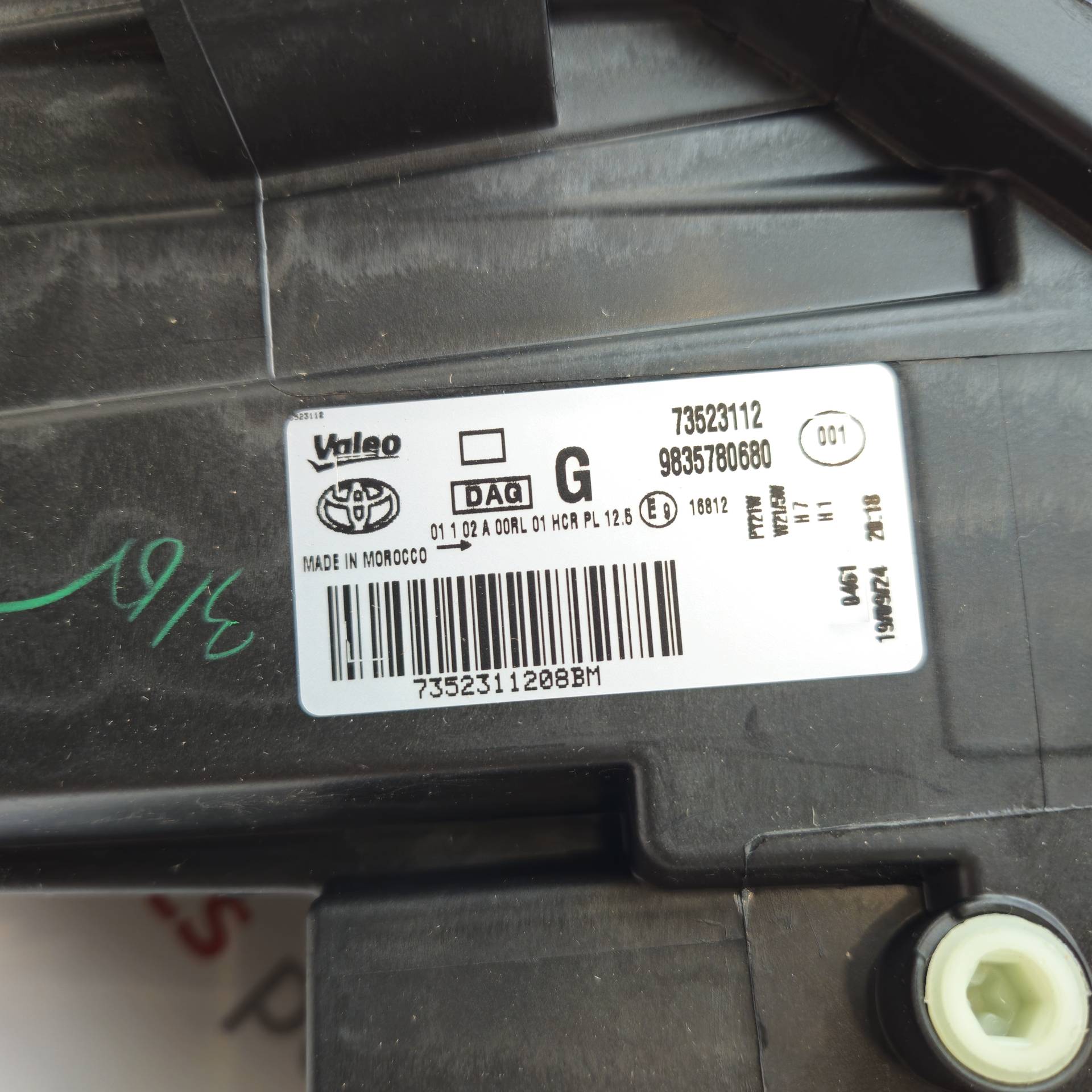 OEM Toyota/Lexus SU001B1699 – Front left headlight