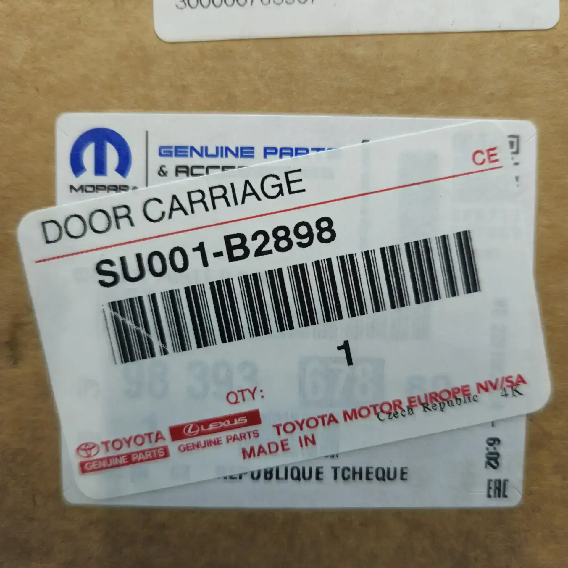 OEM Toyota/Lexus SU001B2898 – Right sliding door hinge