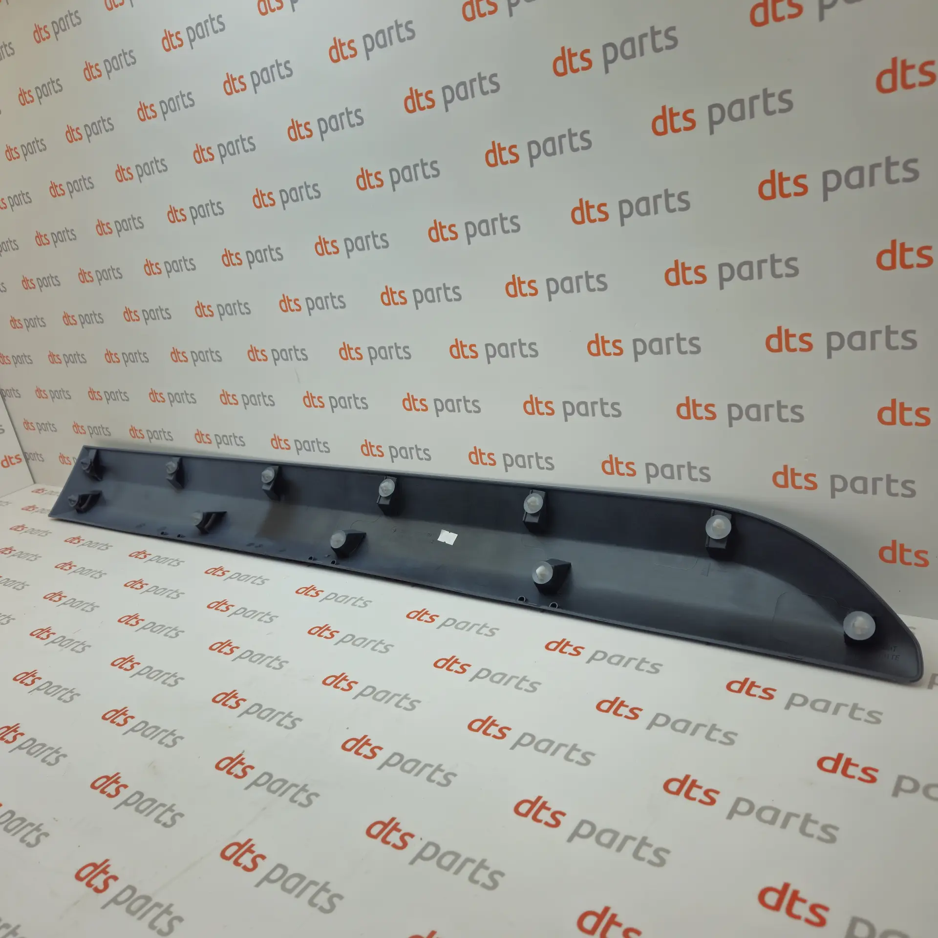 OEM Toyota SU001B3123 – Right door protector