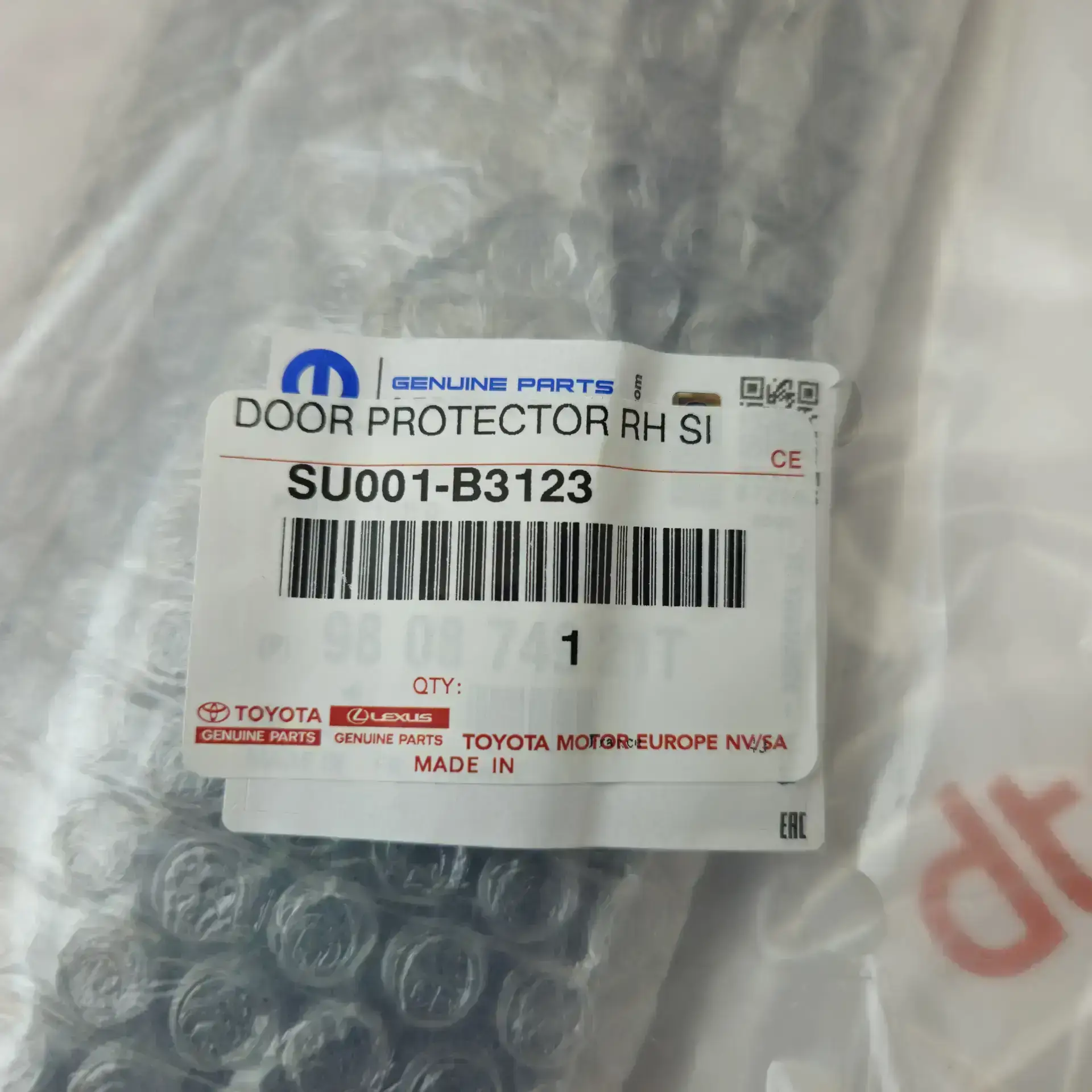 OEM Toyota SU001B3123 – Right door protector