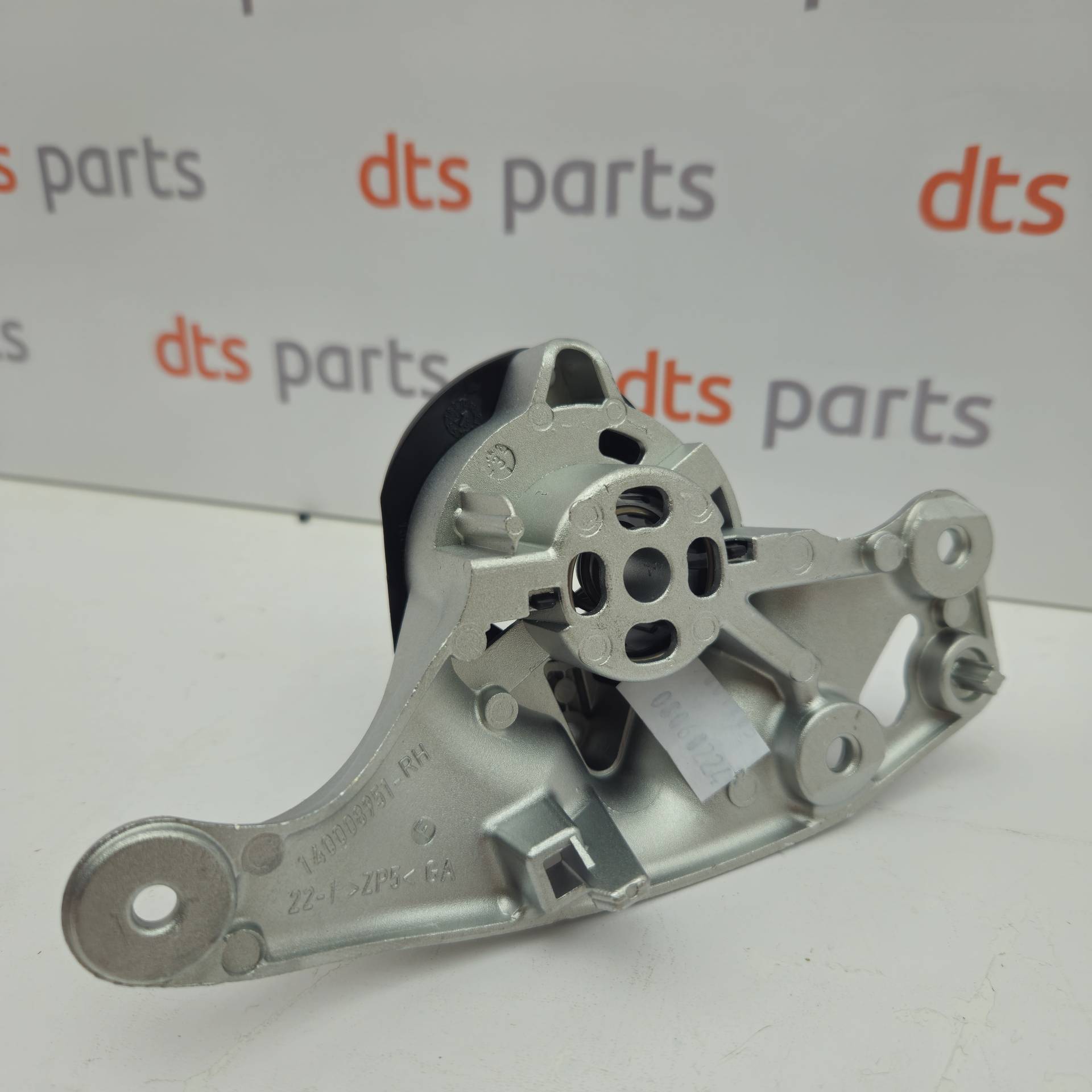OEM Toyota/Lexus SU001B4003 – Right armrest bracket