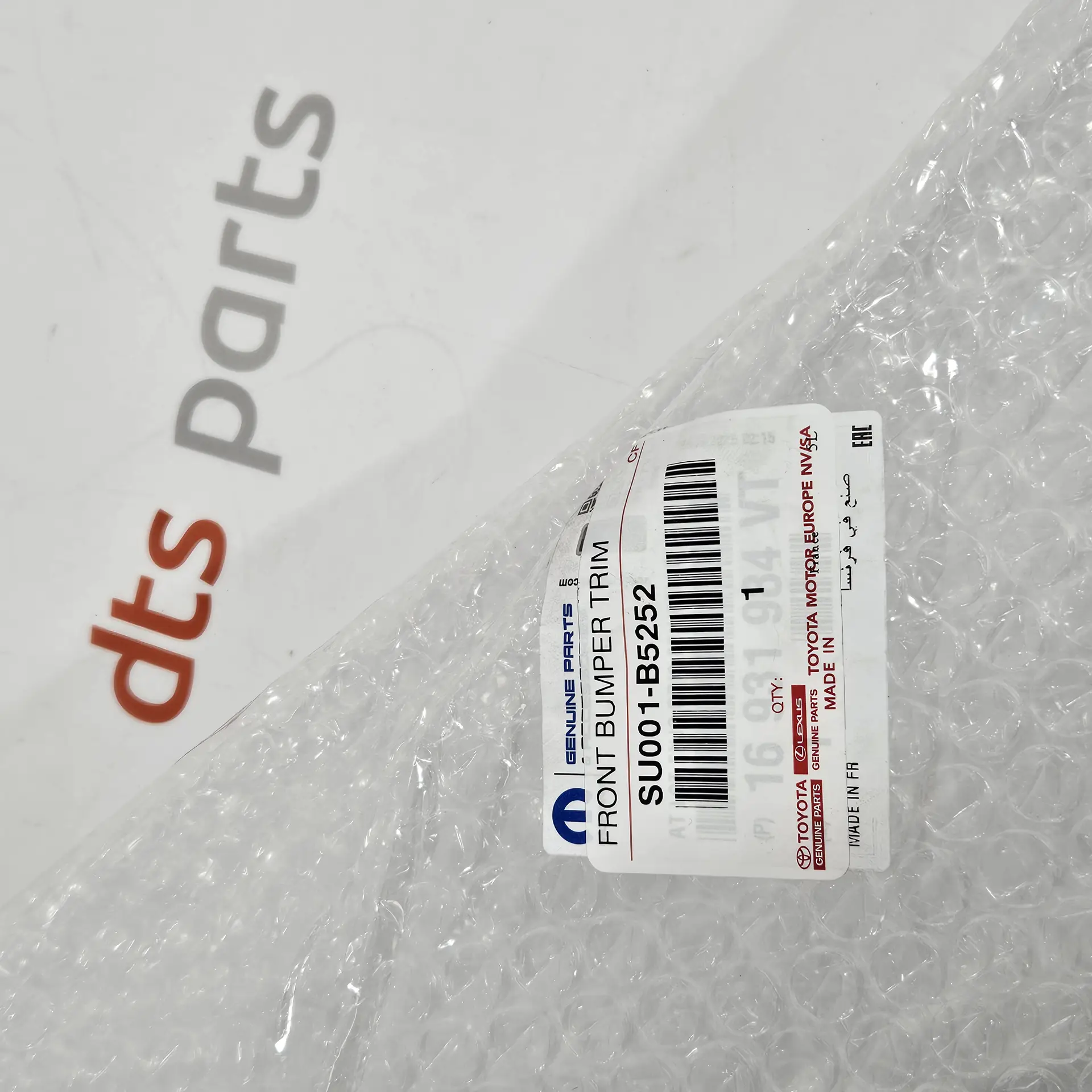 OEM Toyota SU001B5252 – Front bumper trim