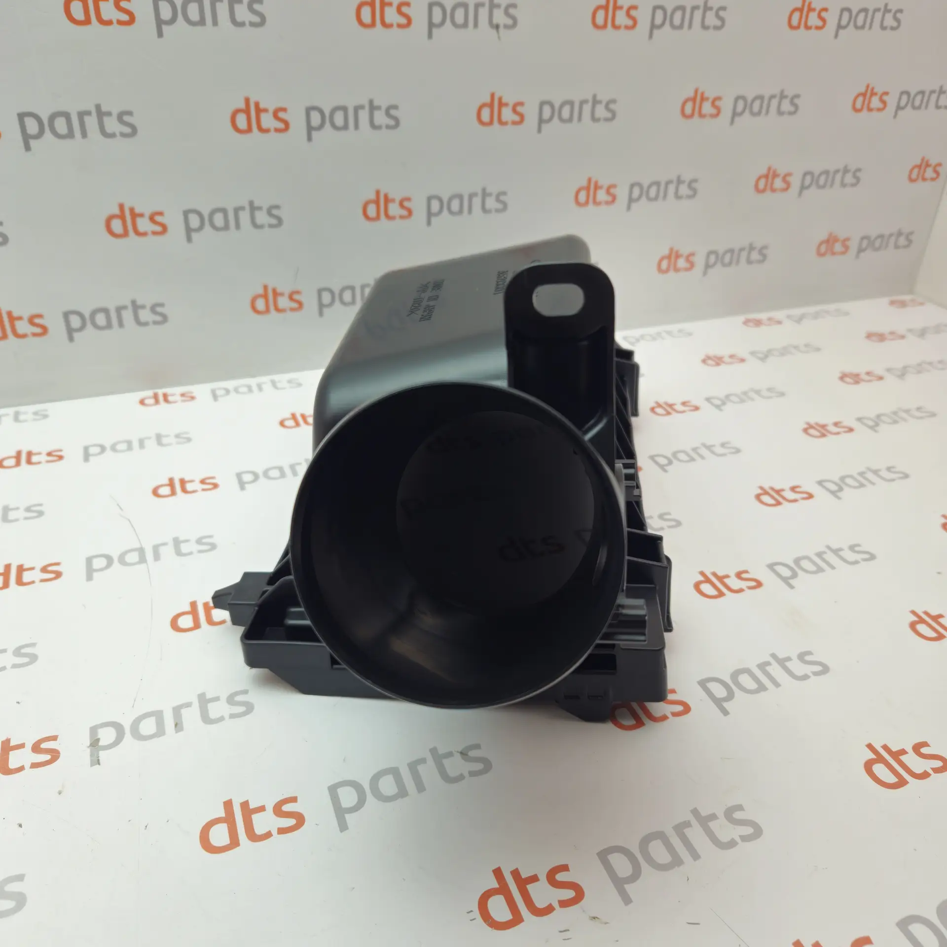 OEM Toyota SU00309558 – Air intake box